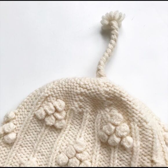 Carraigdonn cream wool knit beanie EUC fits 6-10Y - Picture 2 of 5